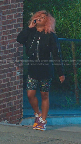 Phoebe's Outkast Stankonia tee and sneakers on Everythings Trash