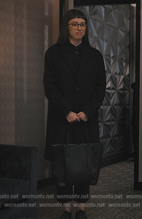 Poppy's black leather tote bag on Only Murders in the Building