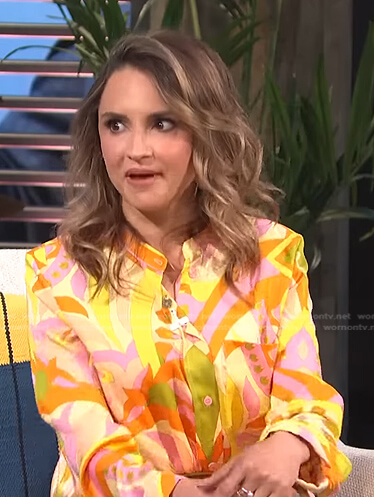Rachael Leigh Cook's yellow printed blouse on E! News Daily Pop