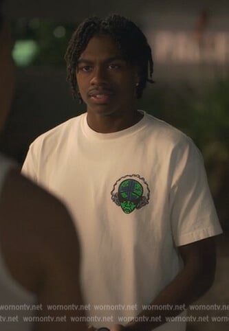 Zeke's white Alien print tee on Grown-ish