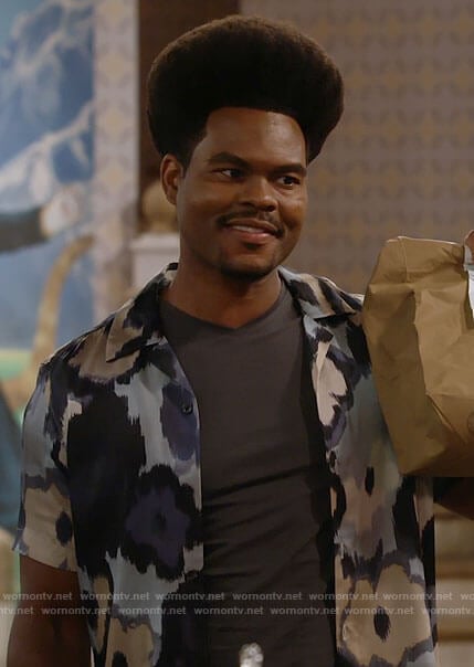 Carter's blurred floral shirt on Call Me Kat