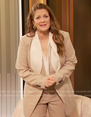 Drew's beige collarless blazer on The Drew Barrymore Show