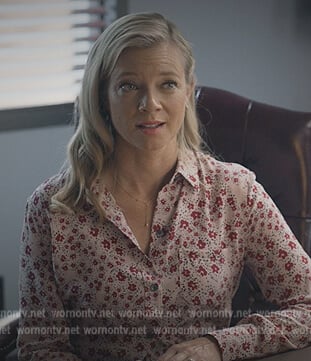 Barbara's pink floral print blouse on Stargirl