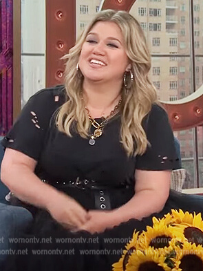 Kelly's black distressed tee on The Kelly Clarkson Show