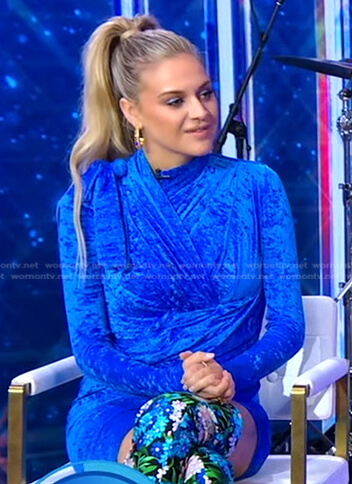 Kelsea Ballerini's blue velvet dress on Good Morning America