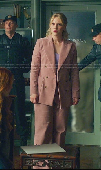 Stella's pink double breasted blazer and pants on Fate The Winx Saga