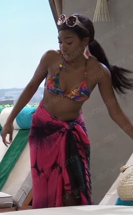 Trina's banana print bikini and pink floral sarong on General Hospital