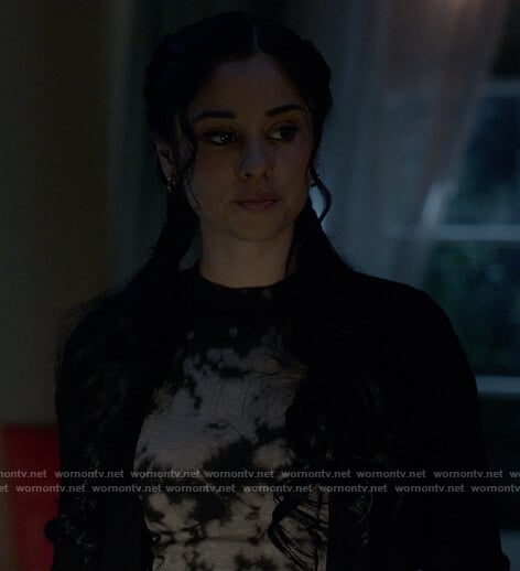 Yolanda's black tie dye tee on Stargirl