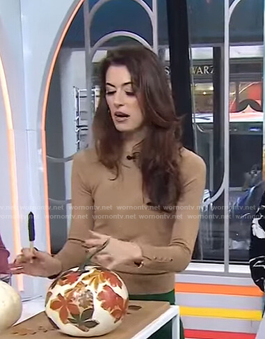 Lindsey Peers's beige button cuff sweater on Today