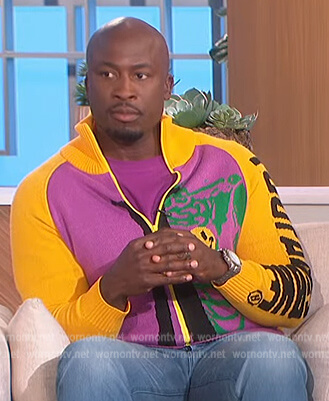 Akbar's colorblock smiley face sweater on The Talk