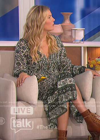 Amanda's green printed dress on The Talk