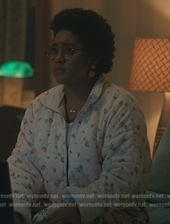 Beth's white floral quilted jacket on Stargirl