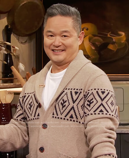 Danny Seo's beige cardigan on The Drew Barrymore Show