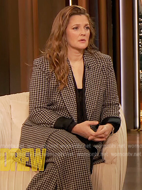 Drew's houndstooth blazer and pants on The Drew Barrymore Show