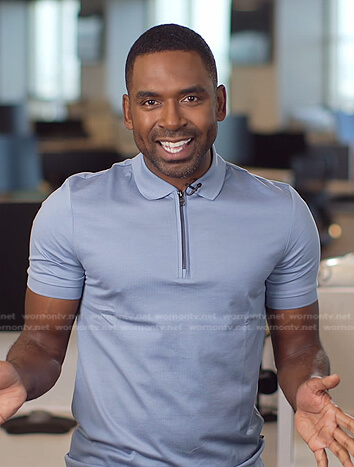 Justin's blue quarter zip polo shirt on E! News Nightly Pop