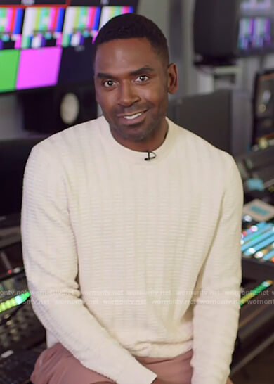 Justin's white textured sweater on E! News Nightly Pop