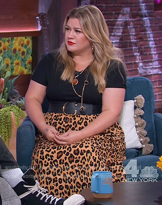 Kelly's leopard print skirt on The Kelly Clarkson Show