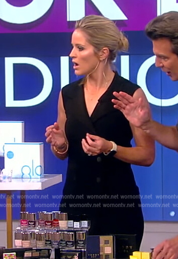 Sara's black double breasted dress on The View