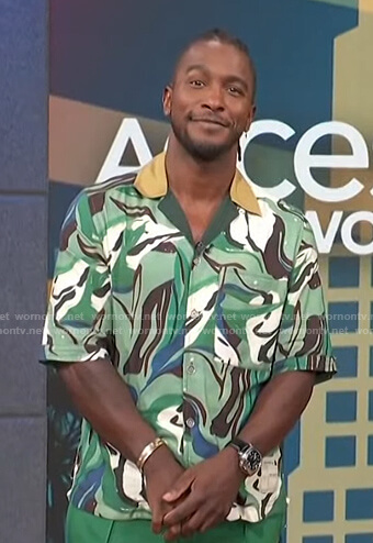Scott's green abstract print shirt on Access Hollywood