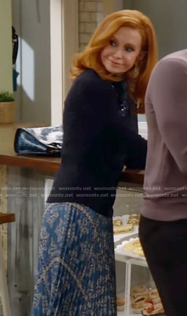 Sheila's blue pleated skirt on Call Me Kat