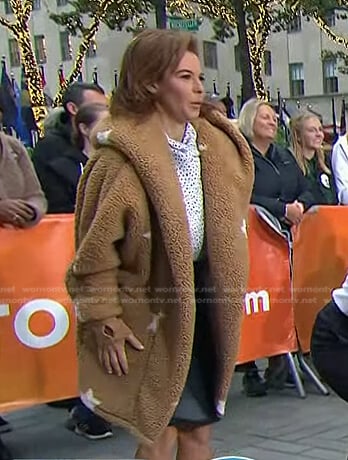Stephanie's beige star print sherpa coat on Today
