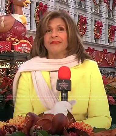 Hoda's yellow coat at Macy’s Thanksgiving Parade