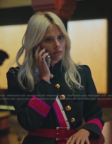 Isadora's miliraty jacket and pink shoulder bag on Elite