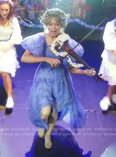 Lindsey Stirling's blue puff sleeve dress on The Kelly Clarkson Show