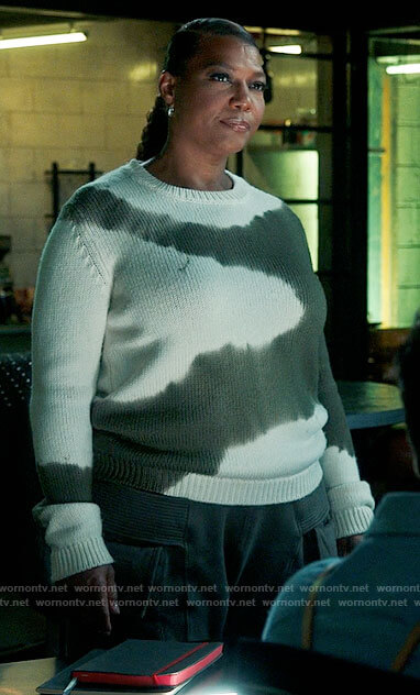 Robyn's olive and white tie dye sweater on The Equalizer