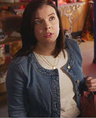 Alexis's layered necklace on 9-1-1