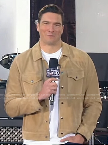 William's beige suede jacket on Good Morning America