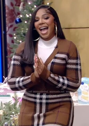Ashanti's beige plaid cropped cardigan and skirt on Live with Kelly and Ryan