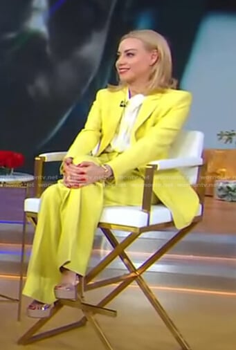 Aubrey Plaza's yellow blazer and pants on Good Morning America