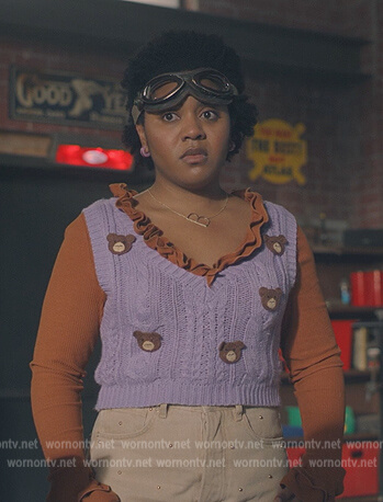 Beth's B necklace on Stargirl