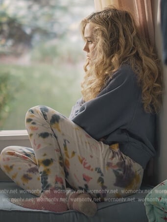 Courtney's tie dye print sweatpants on Stargirl