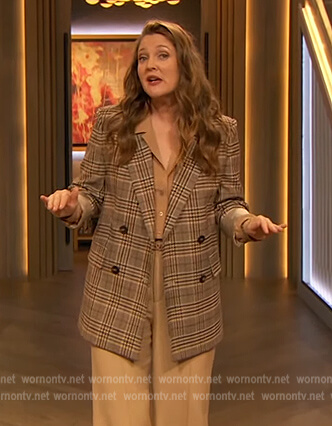 Drew's plaid double breasted blazer on The Drew Barrymore Show
