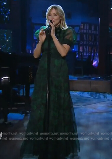 Jewel's green tulle maxi dress on The Kelly Clarkson Show