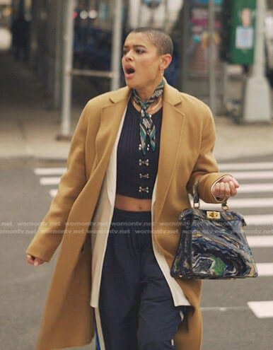 Julien's camel coat and blue marble bag on Gossip Girl