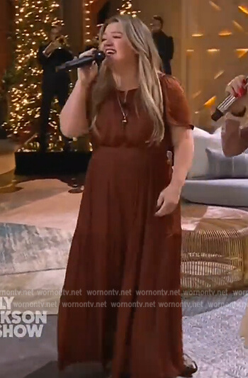 Kelly's brown maxi dress on The Kelly Clarkson Show