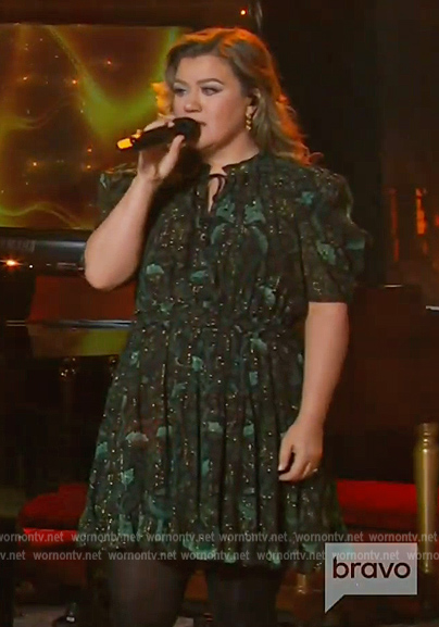 Kelly's green metallic floral dress on The Kelly Clarkson Show