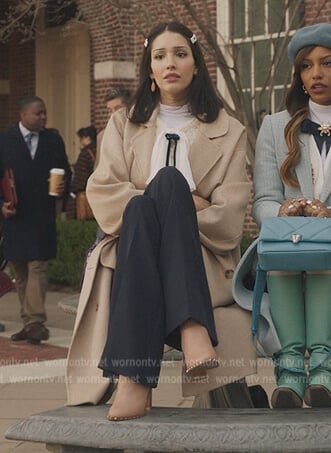 Luna's padded purple bag on Gossip Girl