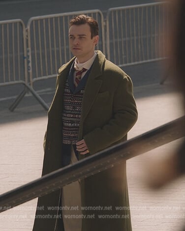 Max's green coat on Gossip Girl