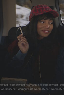 Monet's red tweed cap on Gossip Girl