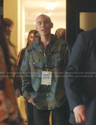 Aki's camo print shirt on Gossip Girl