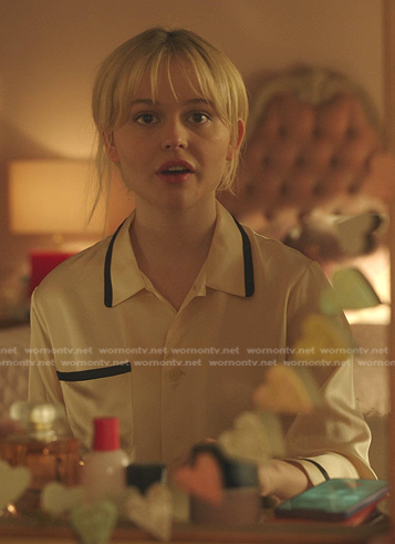 Audrey's white contrast trim pajamas on Gossip Girl