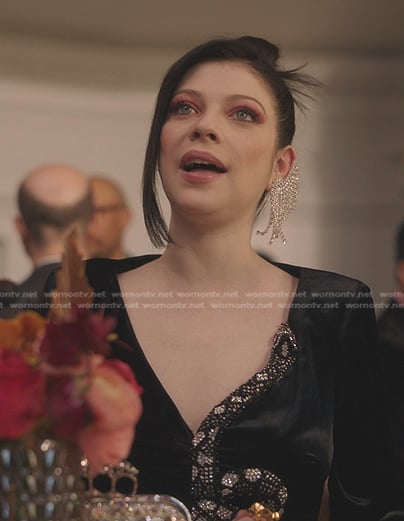 Georgina's black velvet dress with embellished snake on Gossip Girl