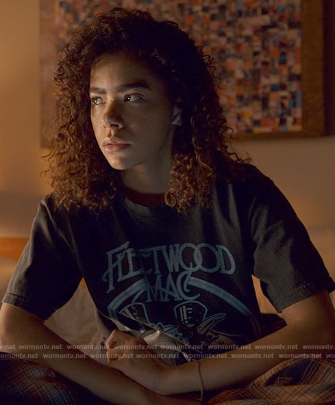 Ginny's Fleetwood Mac t-shirt on Ginny & Georgia