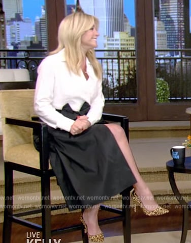 Jane Krakowski's black bow front skirt on Live with Kelly and Ryan