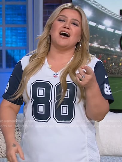 Kelly's Cowboys jersey on The Kelly Clarkson Show