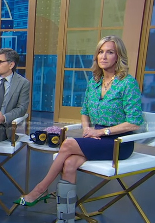Lara's green printed blouse and green pumps on Good Morning America